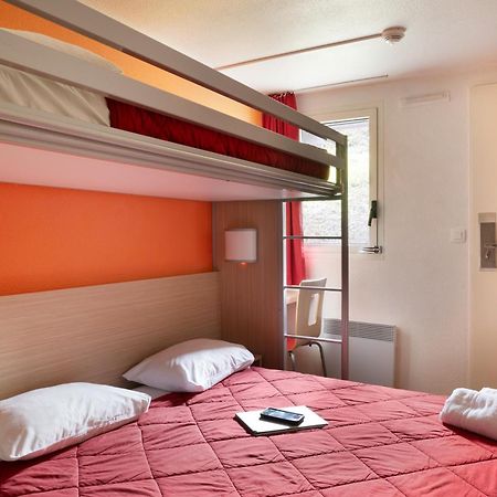 พรีเมียรคลาสลาวิลเลดูบอยส์ Hotel La Ville-du-Bois ภายนอก รูปภาพ