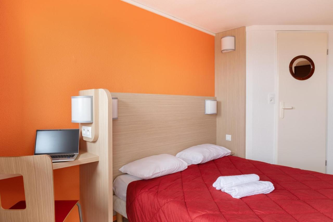 พรีเมียรคลาสลาวิลเลดูบอยส์ Hotel La Ville-du-Bois ภายนอก รูปภาพ