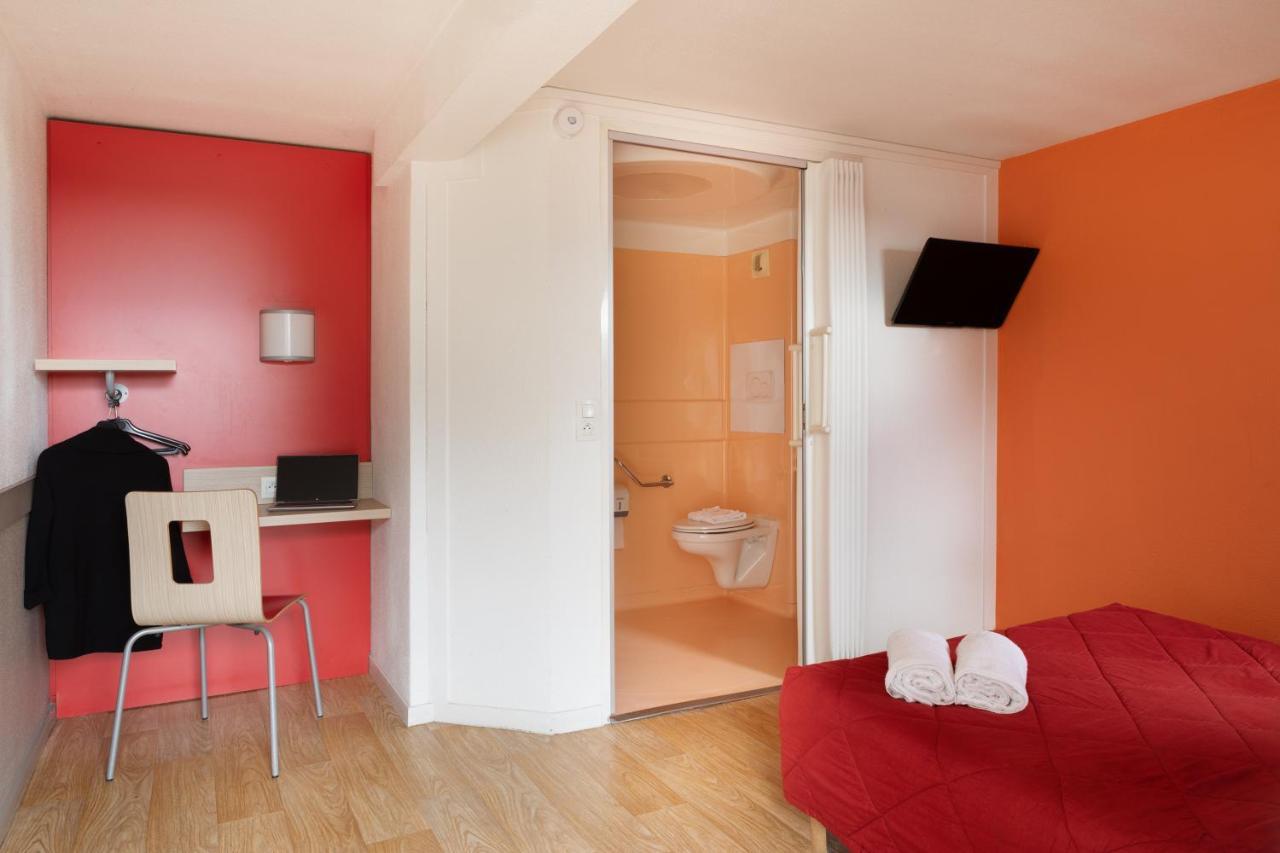 พรีเมียรคลาสลาวิลเลดูบอยส์ Hotel La Ville-du-Bois ภายนอก รูปภาพ