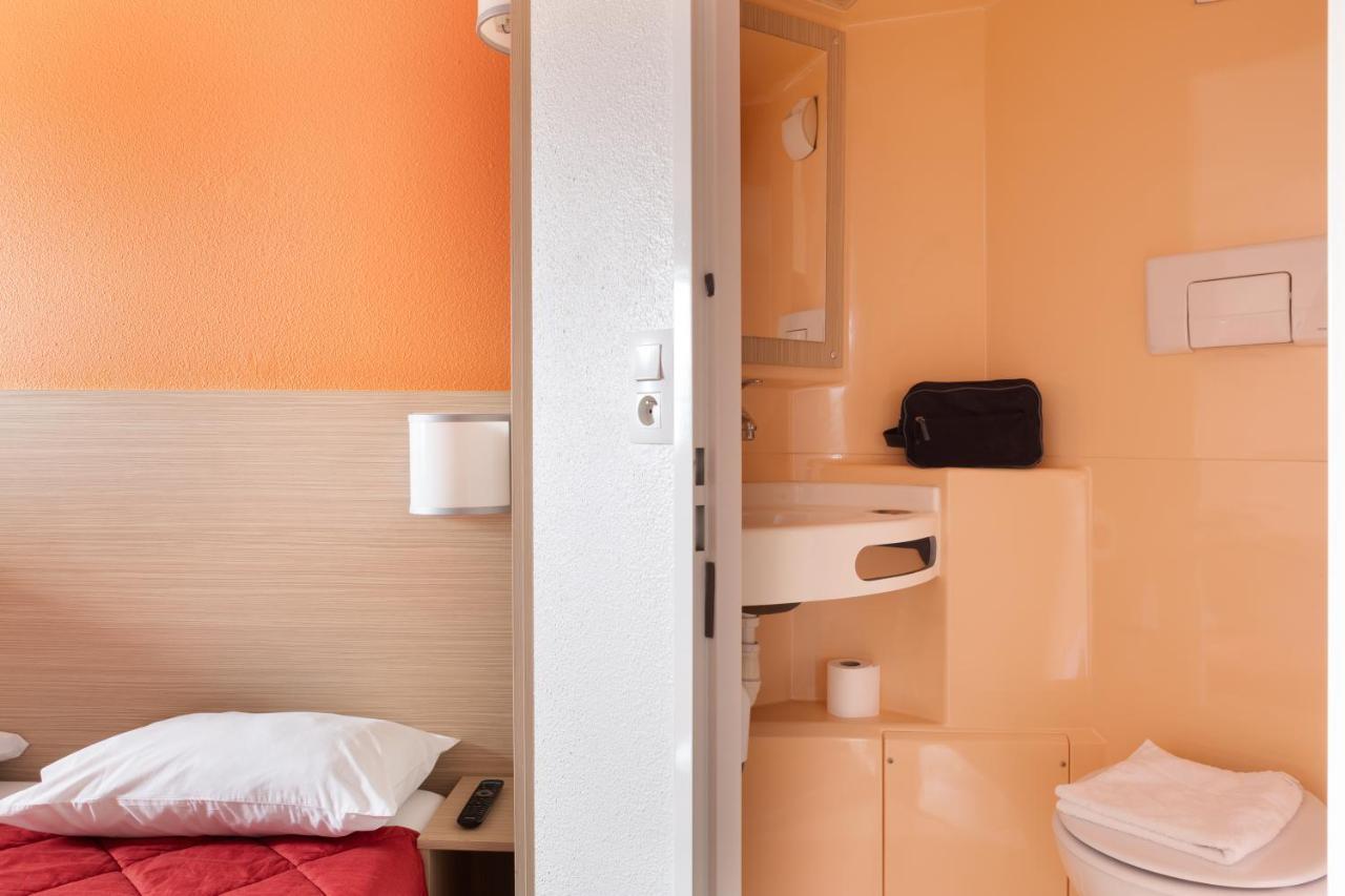 พรีเมียรคลาสลาวิลเลดูบอยส์ Hotel La Ville-du-Bois ภายนอก รูปภาพ