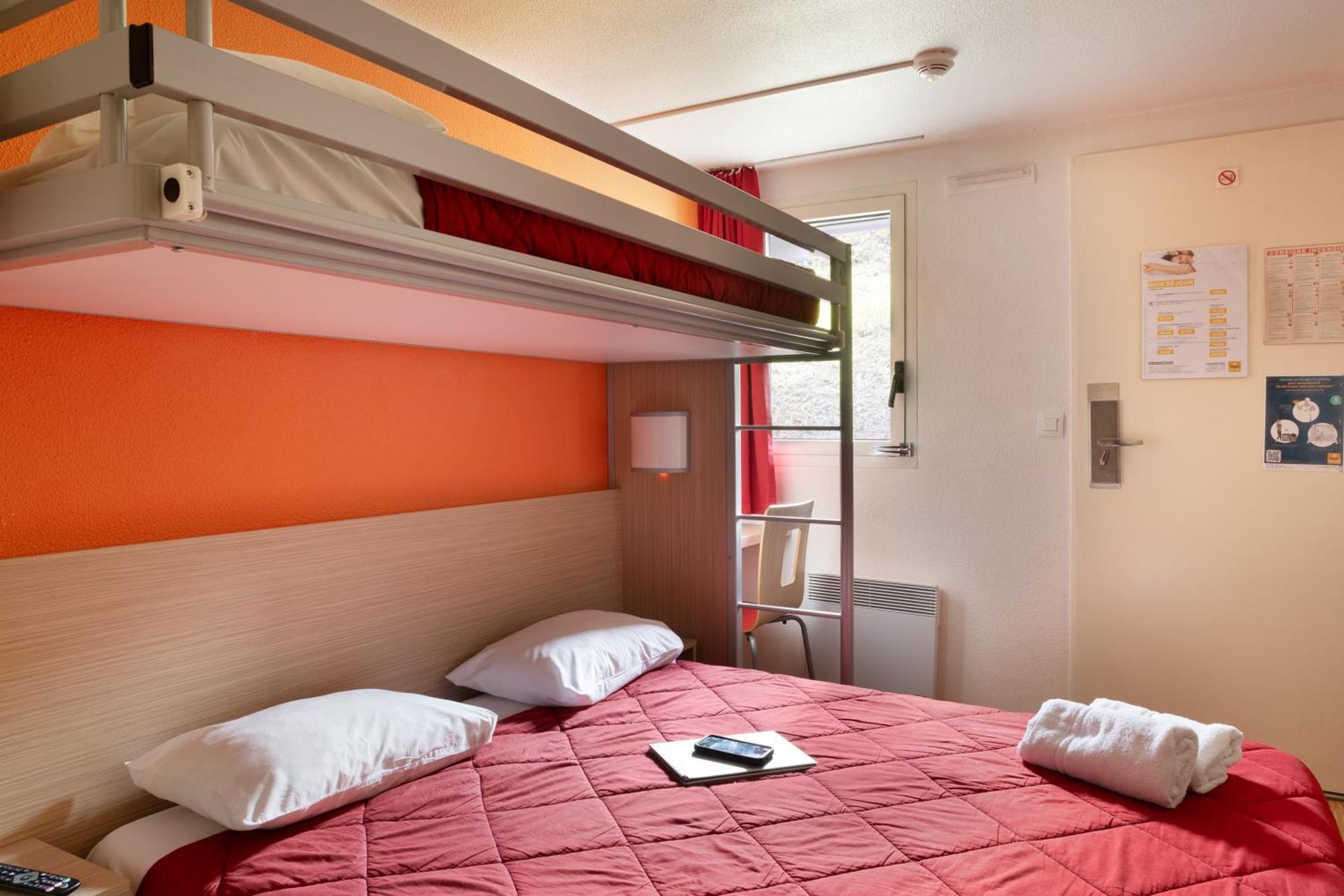 พรีเมียรคลาสลาวิลเลดูบอยส์ Hotel La Ville-du-Bois ภายนอก รูปภาพ