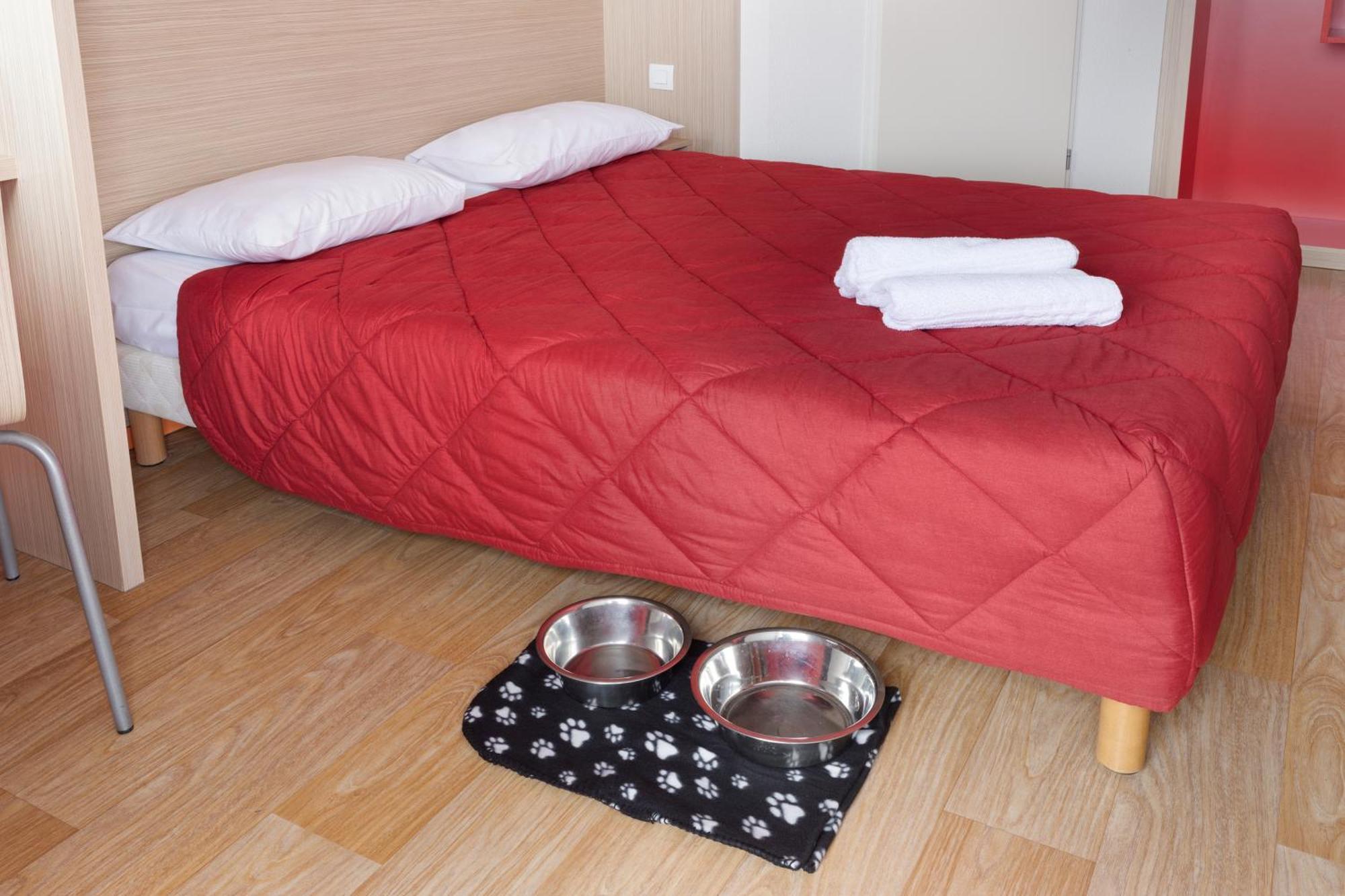 พรีเมียรคลาสลาวิลเลดูบอยส์ Hotel La Ville-du-Bois ภายนอก รูปภาพ