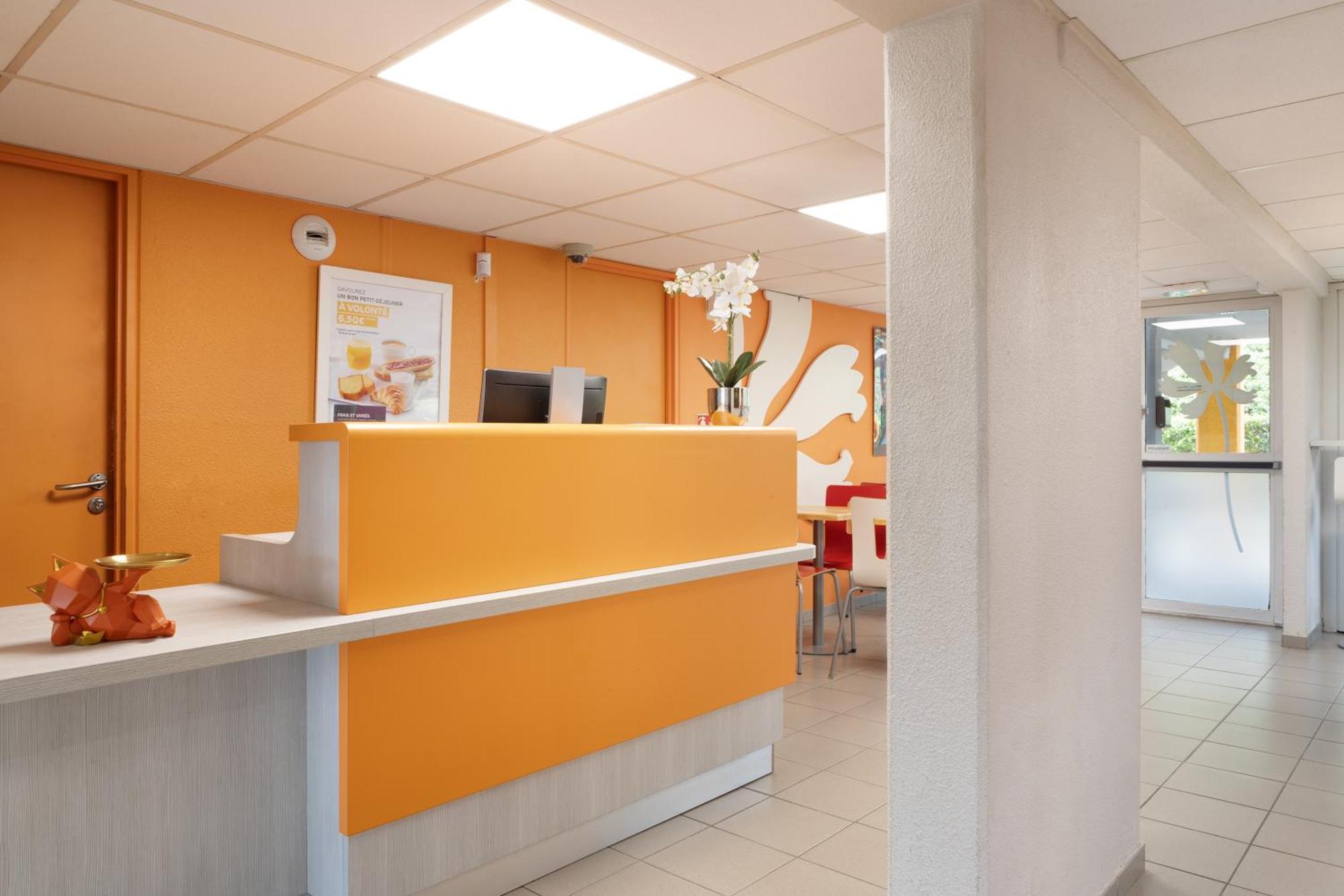 พรีเมียรคลาสลาวิลเลดูบอยส์ Hotel La Ville-du-Bois ภายนอก รูปภาพ