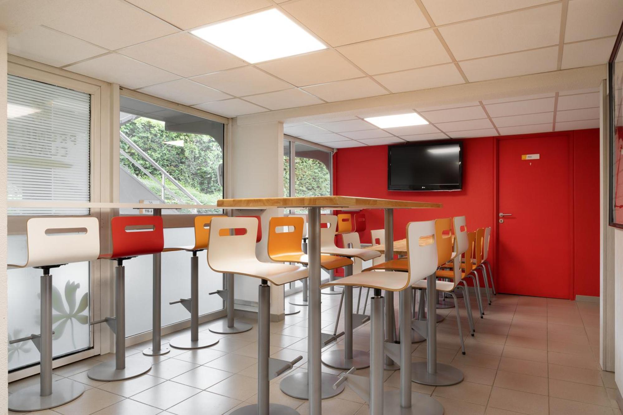 พรีเมียรคลาสลาวิลเลดูบอยส์ Hotel La Ville-du-Bois ภายนอก รูปภาพ