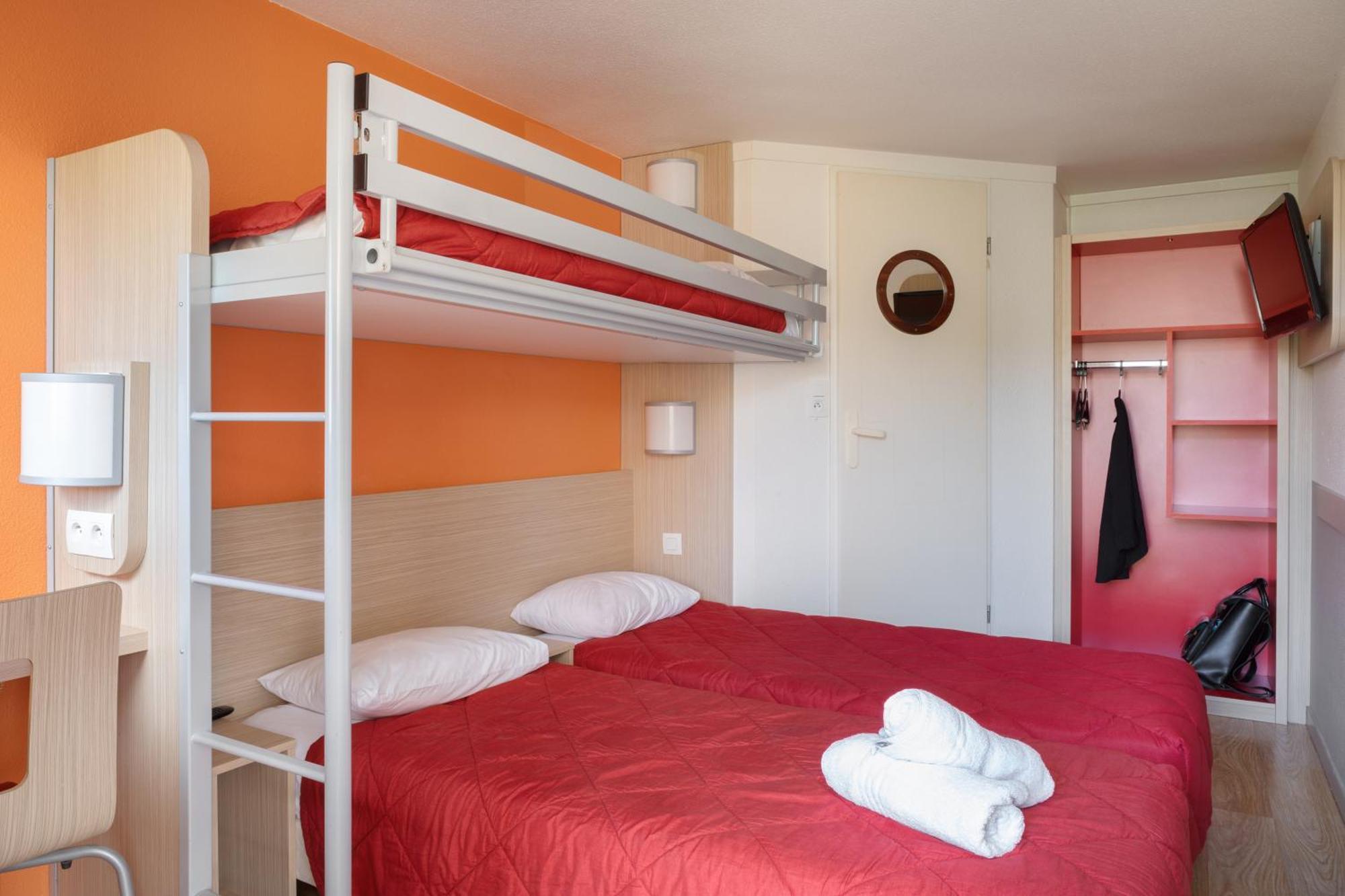 พรีเมียรคลาสลาวิลเลดูบอยส์ Hotel La Ville-du-Bois ภายนอก รูปภาพ