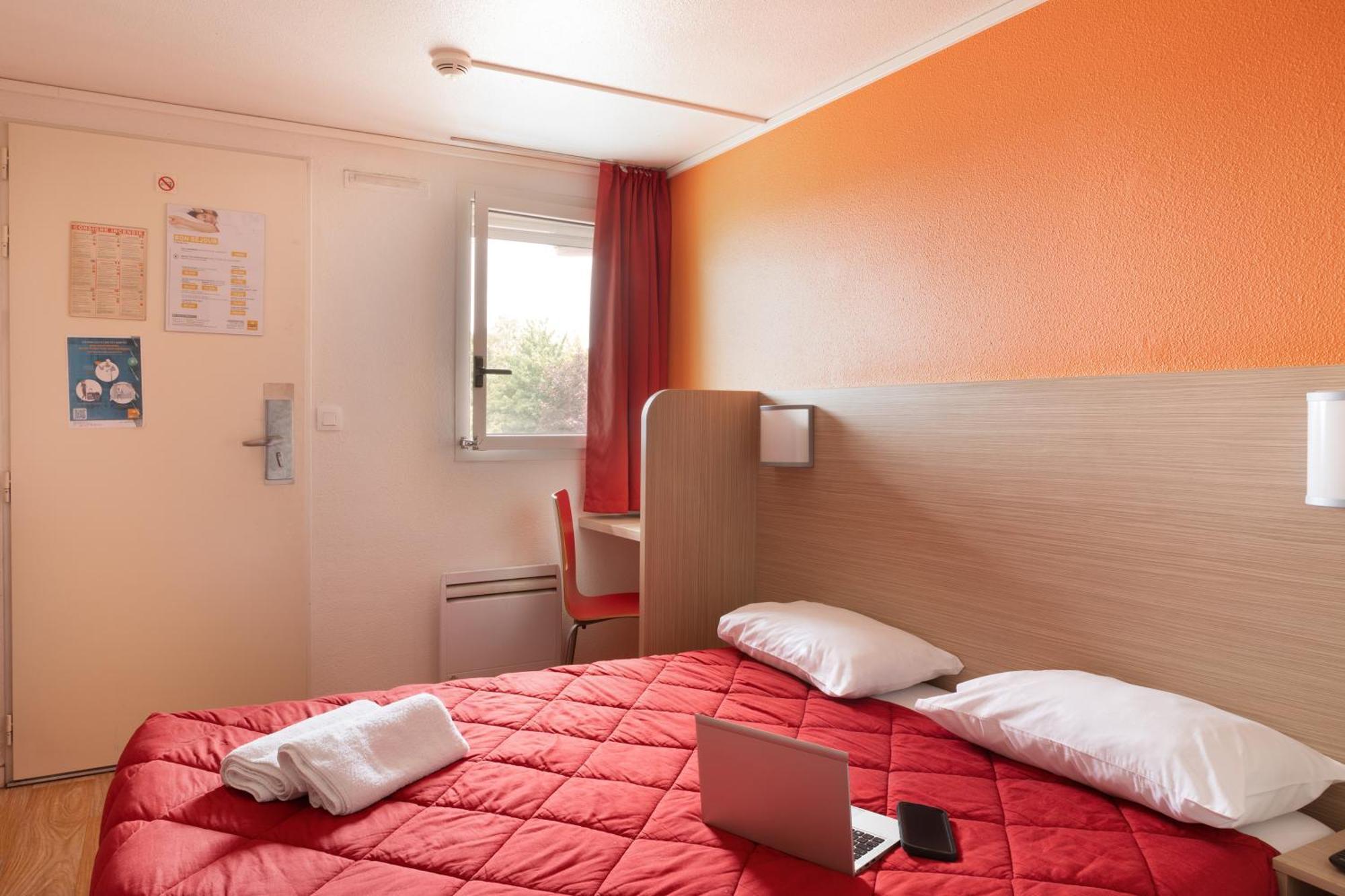 พรีเมียรคลาสลาวิลเลดูบอยส์ Hotel La Ville-du-Bois ภายนอก รูปภาพ
