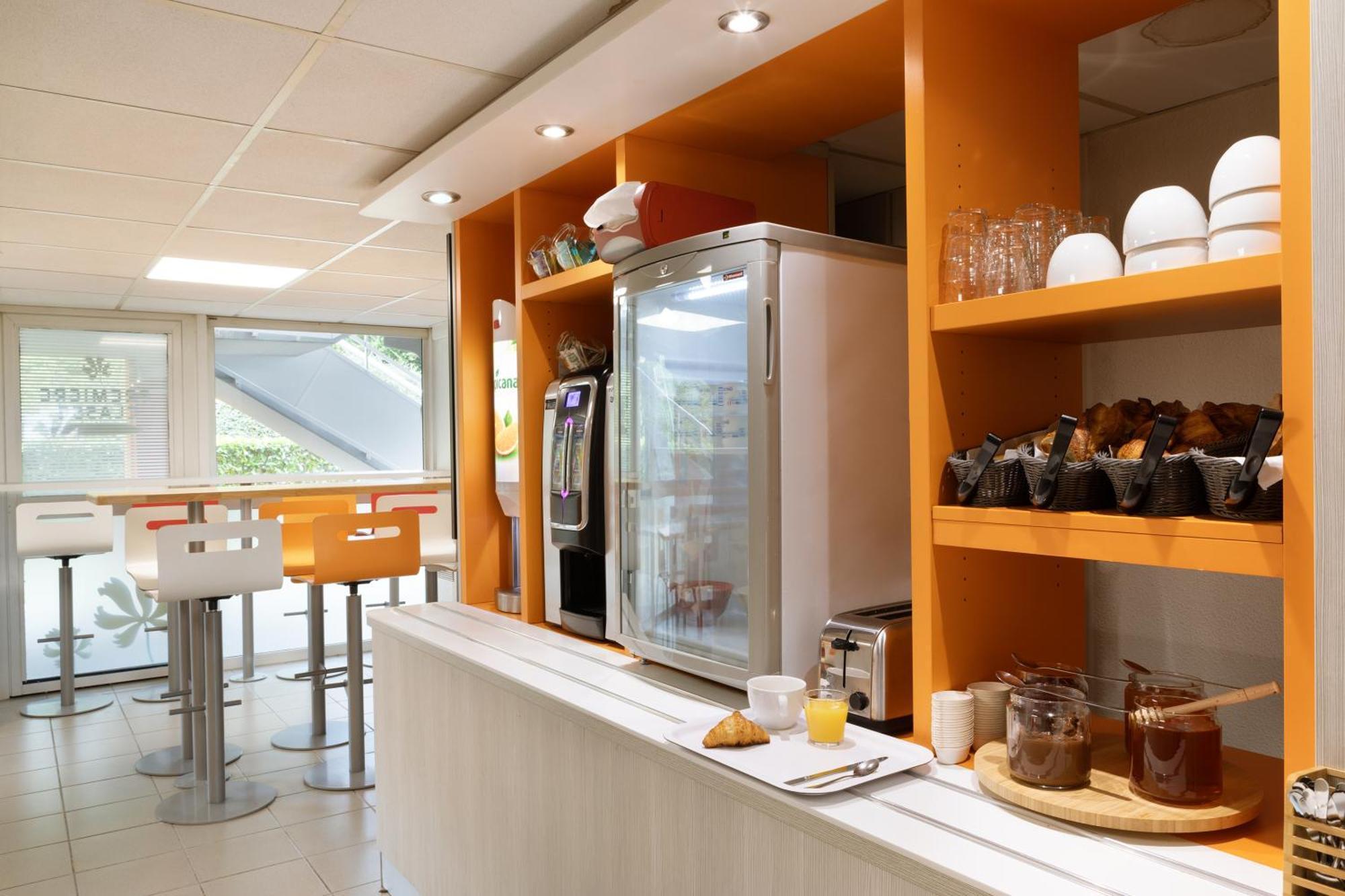 พรีเมียรคลาสลาวิลเลดูบอยส์ Hotel La Ville-du-Bois ภายนอก รูปภาพ