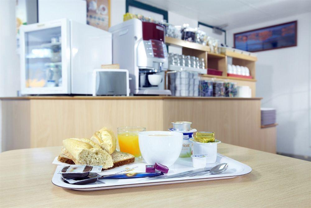 พรีเมียรคลาสลาวิลเลดูบอยส์ Hotel La Ville-du-Bois ภายนอก รูปภาพ